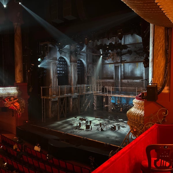 Foto diambil di Stage Theater des Westens oleh Mama H. pada 3/12/2022