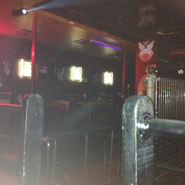 รูปภาพถ่ายที่ Bar&amp;Club 50/50 โดย Anna เมื่อ 2/17/2013