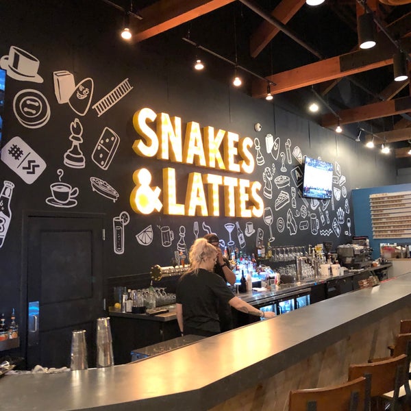 1/28/2020 tarihinde Dave L.ziyaretçi tarafından Snakes &amp; Lattes'de çekilen fotoğraf