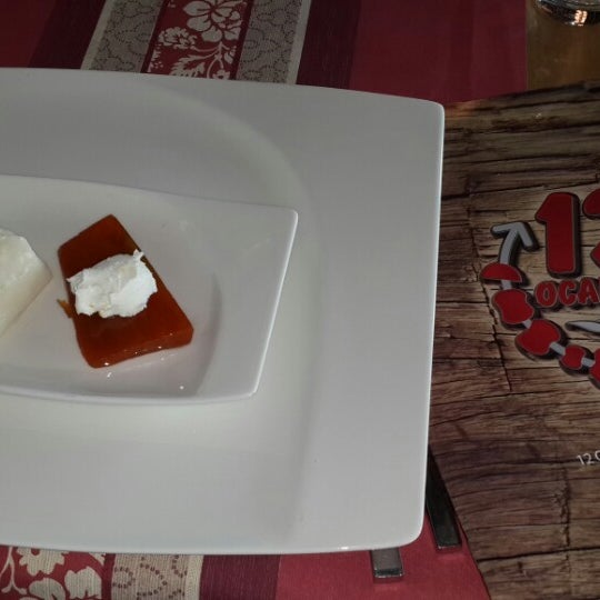 Foto tomada en 12 Ocakbaşı Restaurant  por Sevgul A. el 3/30/2015