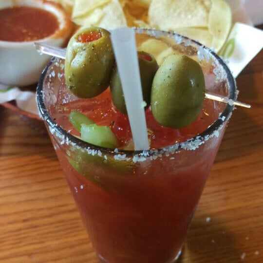 Photo taken at Chili&#39;s Grill &amp; Bar by Jennifer R. on 5/30/2015