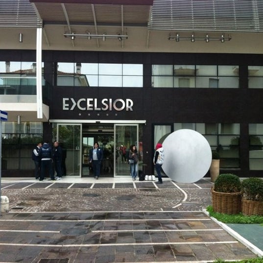 Foto tirada no(a) Hotel Excelsior por Paride S. em 11/18/2012