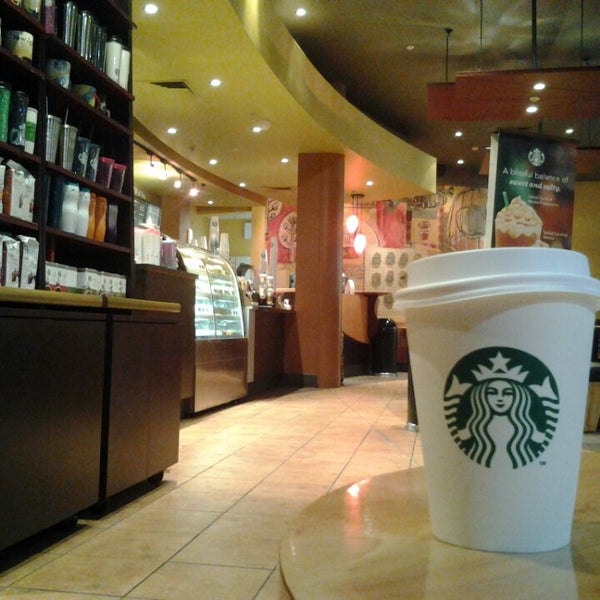 Foto tirada no(a) Starbucks Courtenay Central por Gian V. em 9/24/2013