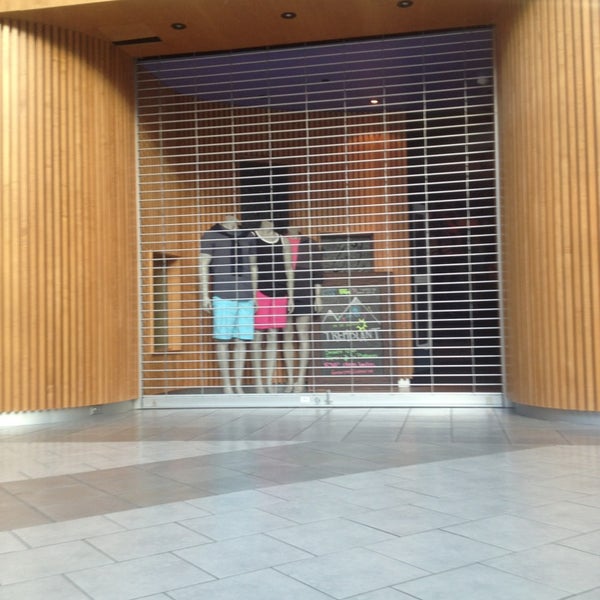 lululemon fairview hours