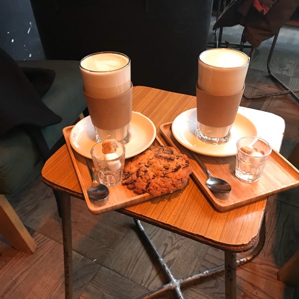 Unique place in the sense that you can watch prostitutes while sipping from your coffee ( which is nice btw) 🤨