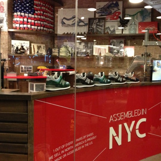 11/4/2012에 Fernando B.님이 New Balance Flagship Store에서 찍은 사진