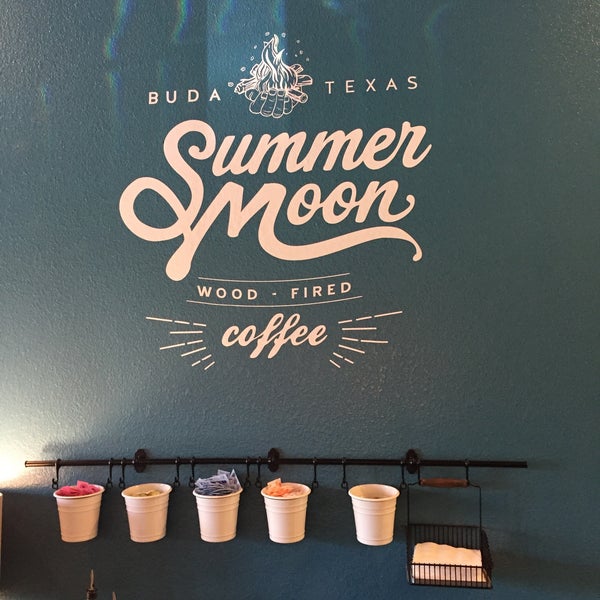 Foto tirada no(a) Summermoon Coffee Bar por Adam W. em 6/27/2015