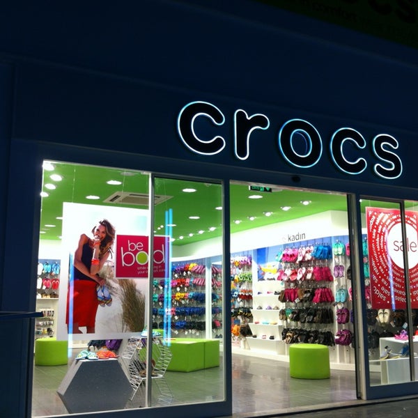who sells crocs in store near me