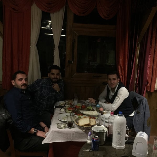 Das Foto wurde bei Dereli Vadi Restaurant von Ömer Faruk Ş. am 3/18/2017 aufgenommen