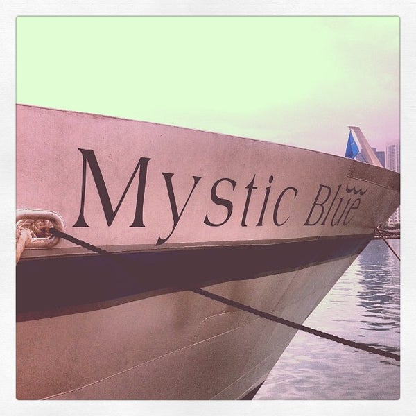 Снимок сделан в Mystic Blue Cruises пользователем Will C. 6/25/2013