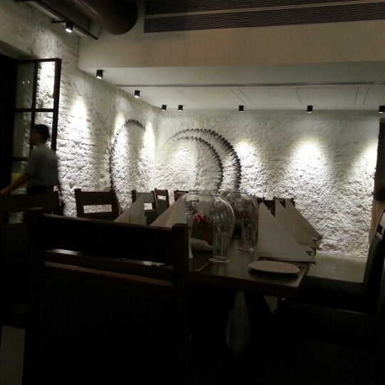 Снимок сделан в Cheval Bar &amp; Restaurant пользователем Purab M. 12/24/2012