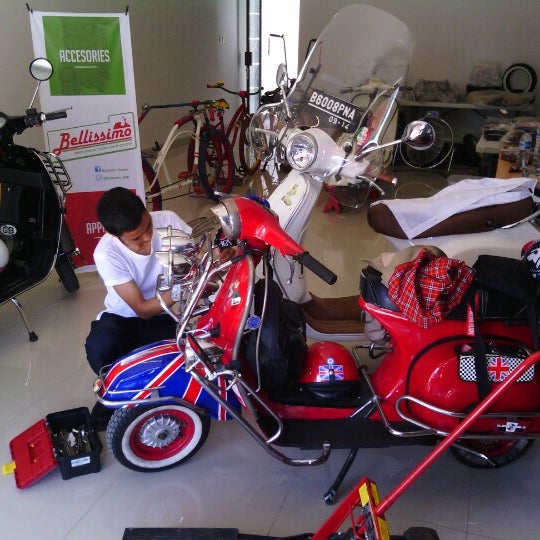 Photos at Butik + Cafe Bellissimo una Vespa - Hobby Shop