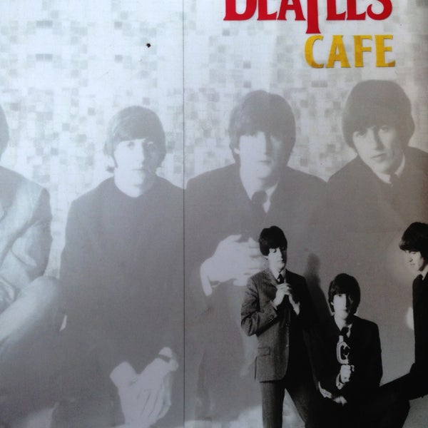 Foto tirada no(a) The Beatles Cafe por Deniz E. em 5/15/2013