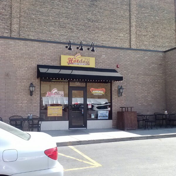 5/15/2013에 J.R. O.님이 The Hot Dog &amp; Burger Co에서 찍은 사진