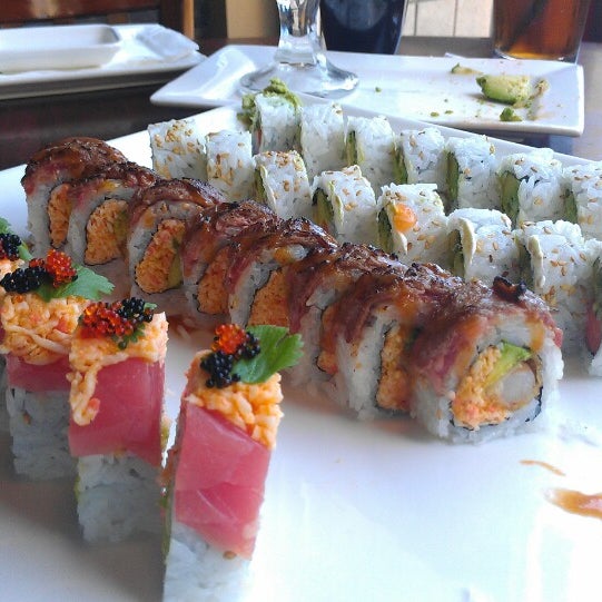 รูปภาพถ่ายที่ Banbu Sushi Bar &amp; Grill โดย Tina S. เมื่อ 5/28/2013