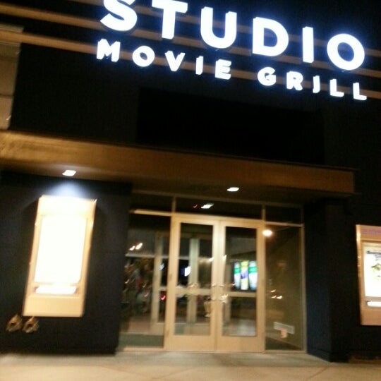 9/22/2012 tarihinde Cristina O.ziyaretçi tarafından Studio Movie Grill Scottsdale'de çekilen fotoğraf