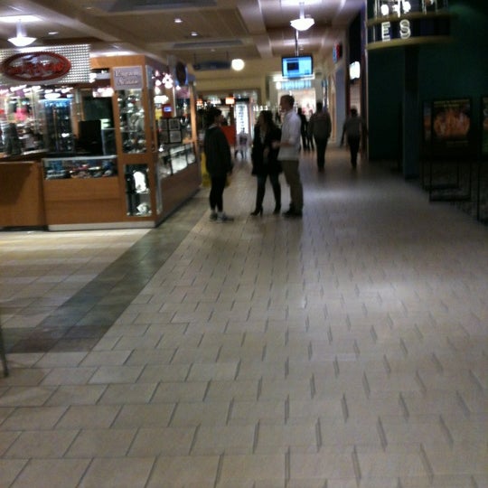 Снимок сделан в Brunswick Square Mall пользователем Cdot Q. 11/11/2012