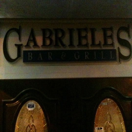 Photo prise au Gabrieles Bar and Grill par Cdot Q. le9/26/2012