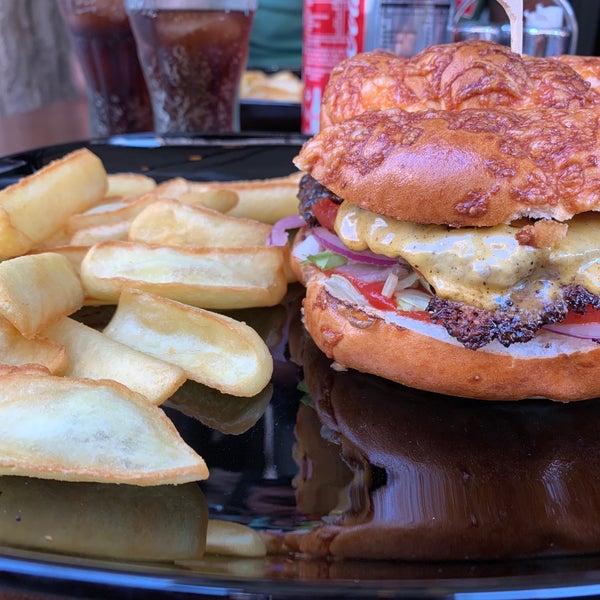 8/30/2019にSerhat C.がLucky 7 Burgers &amp; Moreで撮った写真