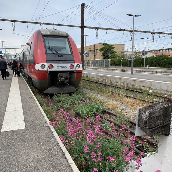Photo taken at Gare SNCF d&#39;Avignon-Centre by Izalete M. on 4/22/2023