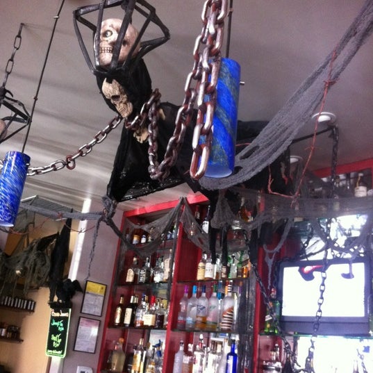 Foto tomada en Bongo Johnny&#39;s Patio Bar and Grill  por Karen J. el 10/24/2012