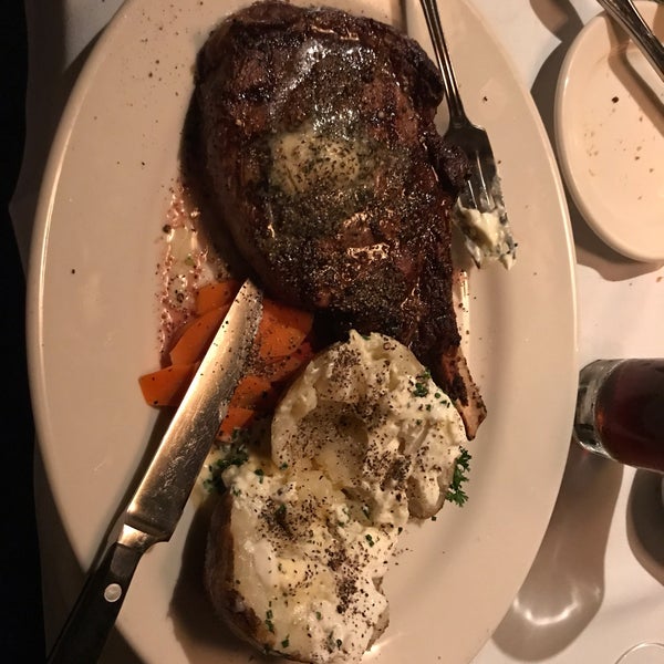 Photo taken at Sundance The Steakhouse by Rod G. on 10/10/2018