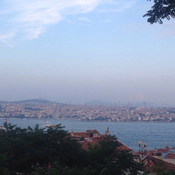 รูปภาพถ่ายที่ Nublu İstanbul โดย Asena S. เมื่อ 6/17/2015