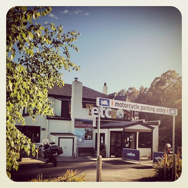 Элизабеттаун фильм. Элизабет таун. Луизиана президент. Orlando bloom elizabethtown. Товарищи обнимаются.