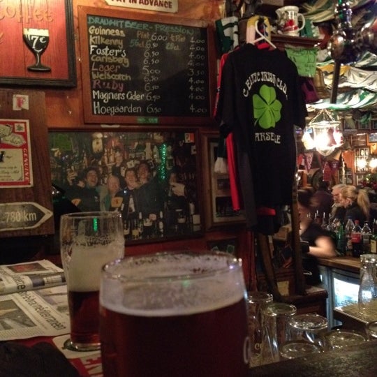 Photo taken at O&#39;Brady&#39;s Irish Pub by ジェイク on 1/11/2013