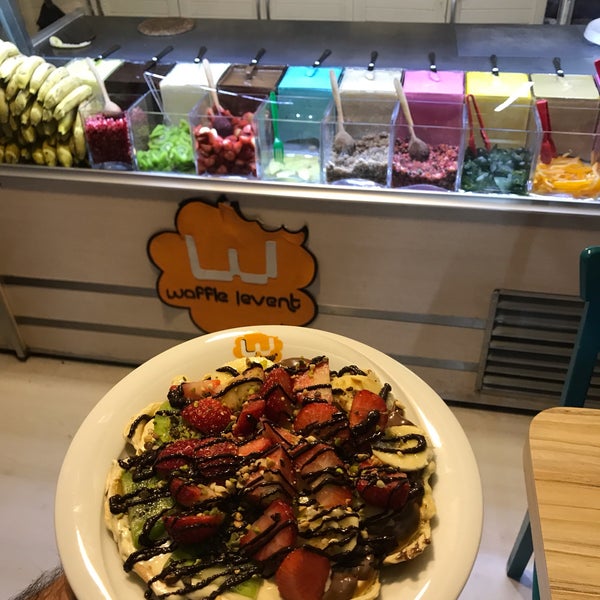 Das Foto wurde bei Levent Waffle von AnadoluGuru am 1/5/2019 aufgenommen