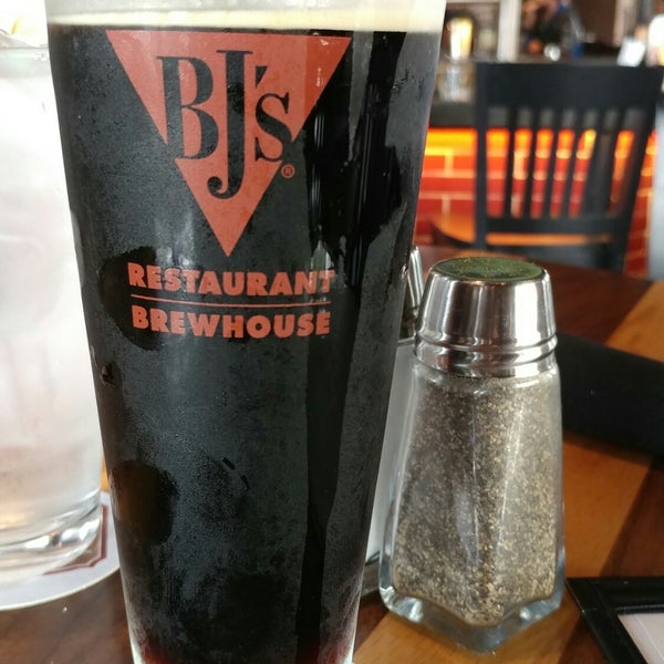 Photo taken at BJ&#39;s Restaurant &amp; Brewhouse by Adam M. on 9/30/2018