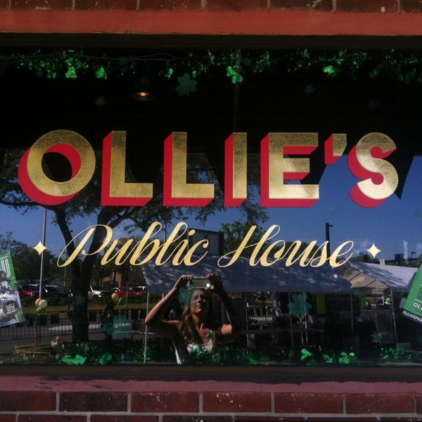 รูปภาพถ่ายที่ Ollie&#39;s Public House โดย Cassie P. เมื่อ 3/16/2013