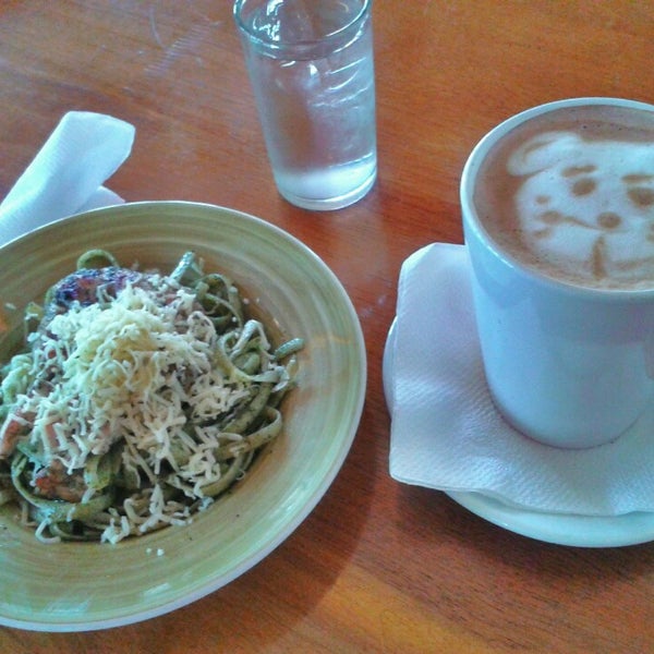 รูปภาพถ่ายที่ Kaffe Caffe โดย Joanna Z. เมื่อ 9/11/2013