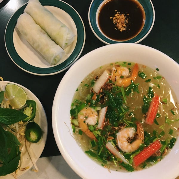 Снимок сделан в Little Saigon Restaurant пользователем Nevena 12/7/2015