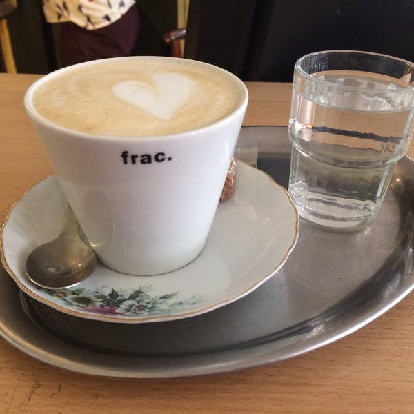Das Foto wurde bei Café Fra von Šárka P. am 8/20/2015 aufgenommen