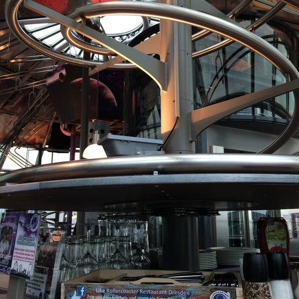 Foto scattata a Rollercoaster Restaurant Dresden da Christian H. il 4/9/2014