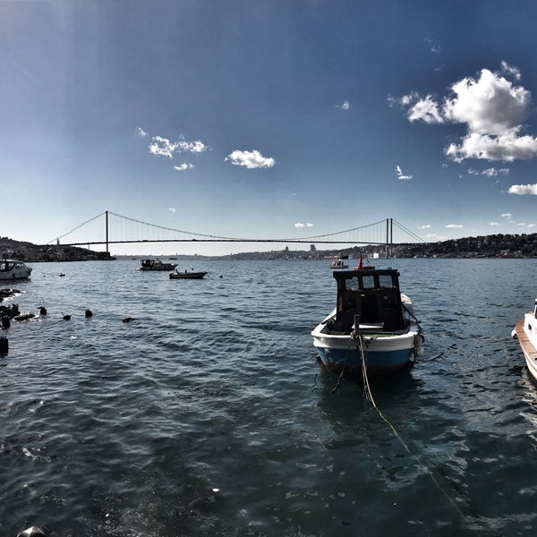 Photo taken at Çengelköy Çınaraltı by Gamze D. on 10/31/2017