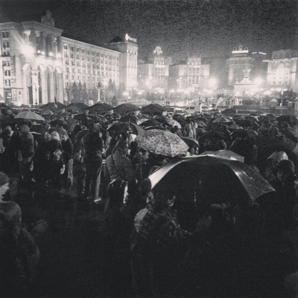 11/22/2013 tarihinde Yura D.ziyaretçi tarafından Євромайдан'de çekilen fotoğraf