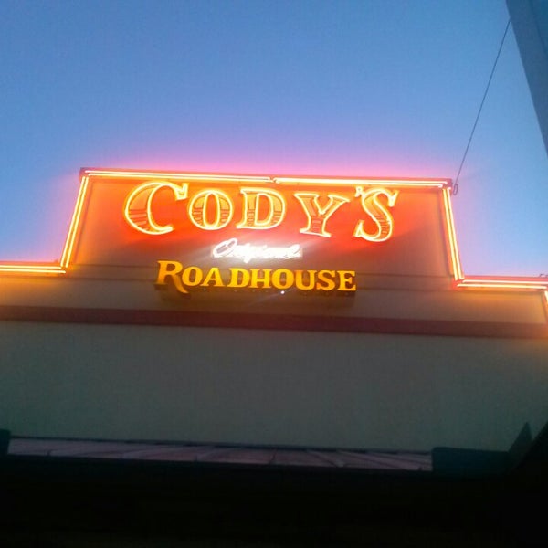 รูปภาพถ่ายที่ Cody&#39;s Original Roadhouse - BayPines โดย Mikel C. เมื่อ 6/8/2014