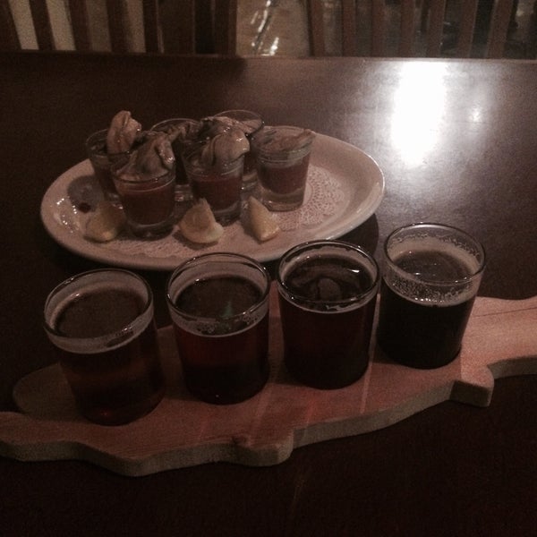 Photo taken at Fish Tale Brew Pub by Lacey on 5/10/2015