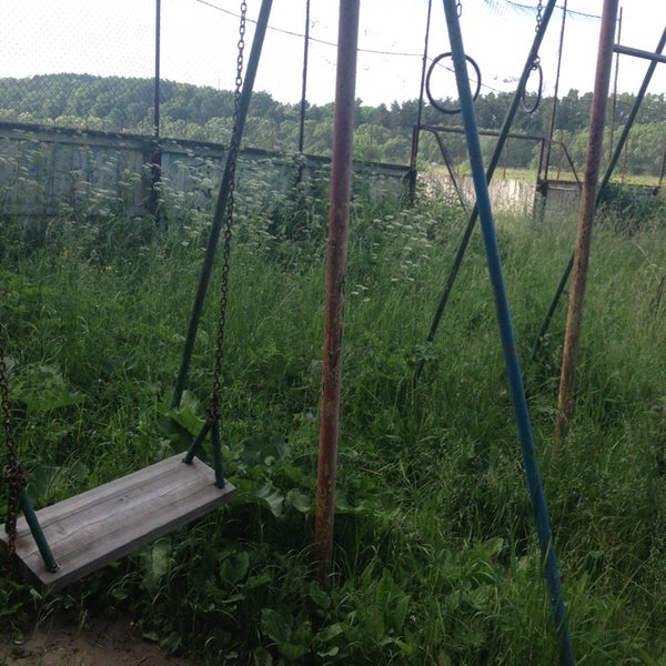 Заброшенная спортплощадка
