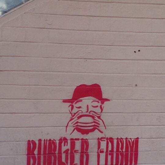 8/23/2014에 Kate M.님이 Burger Farm에서 찍은 사진