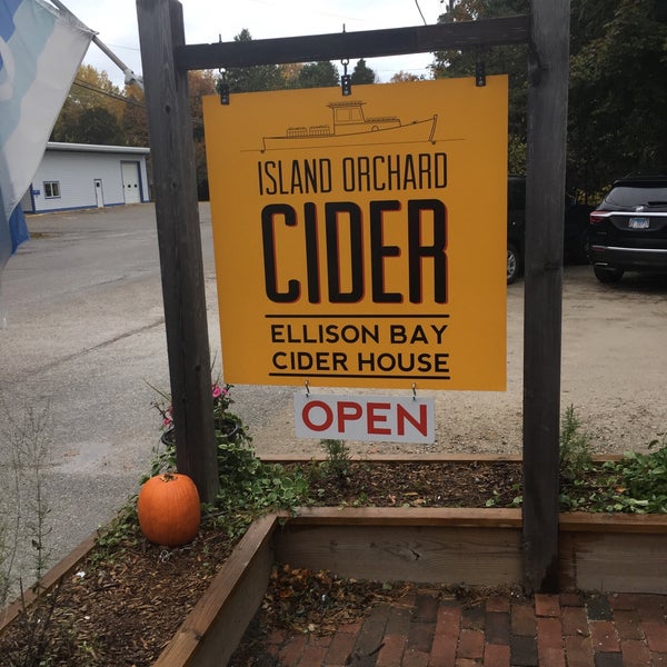 Photo taken at Island Orchard Cider by Michael R. on 10/27/2018