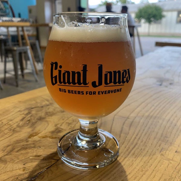 8/22/2021 tarihinde Michael R.ziyaretçi tarafından Giant Jones Brewing Company'de çekilen fotoğraf