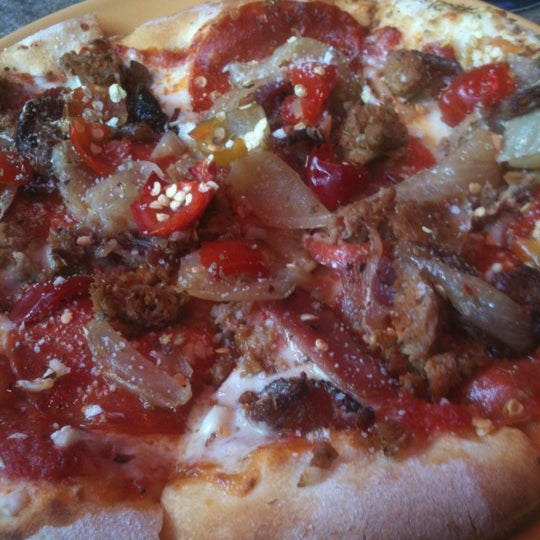 Foto tirada no(a) The Rock Wood Fired Pizza por Doye em 10/2/2012