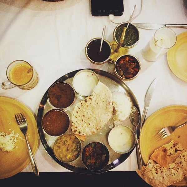 8/13/2013 tarihinde konstantin z.ziyaretçi tarafından Khazaana Indian Restaurant'de çekilen fotoğraf