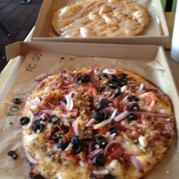4/13/2013 tarihinde Scott E.ziyaretçi tarafından Pieology Pizzeria'de çekilen fotoğraf