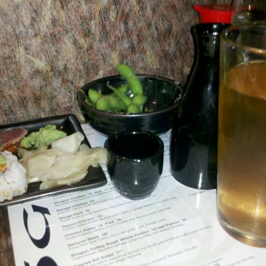 Foto tomada en Shogun Japanese Restaurant &amp; Sushi Bar  por James R. el 9/22/2012