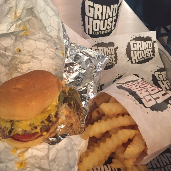 Foto tirada no(a) Grindhouse Killer Burger por SHAR H. em 3/4/2016