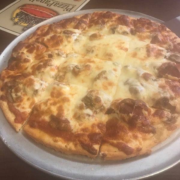 Foto tirada no(a) PizzaPapalis of Greektown por SHAR H. em 7/29/2017